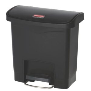 Rubbermaid 4 gallon tarsh can with a front pedal